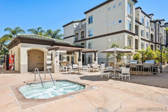 4165 Executive Dr, La Jolla CA: https://media.crmls.org/mediaz/757263d3-fdc5-459b-9566-351a611b064b.jpg
