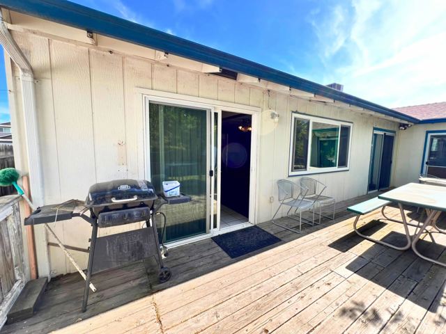 3025 Monticello Dr, Stockton CA: https://media.crmls.org/mediaz/7572d3a3-601c-4029-8c55-bf6b23031007.jpg