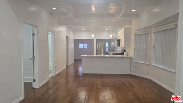 116 S Alexandria Avenue, Los Angeles CA: https://media.crmls.org/mediaz/7572e15b-0b65-4445-b82a-dbd1f1cd6b7d.jpg