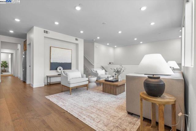 5700 Greige Cir, Dublin CA: https://media.crmls.org/mediaz/75731093-051c-49ab-949f-56a8af6be564.jpg