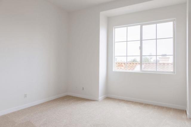 4080 Front St, Mission Hills (San Diego) CA: https://media.crmls.org/mediaz/757346a8-79ce-4d3d-9ff9-cdc81232cd83.jpg