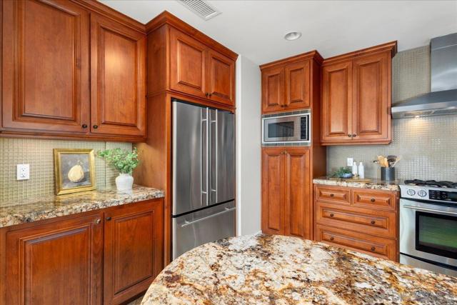 411 Orange Ave, Coronado CA: https://media.crmls.org/mediaz/7573b09a-eb20-4591-ba1f-0667a7f43ed9.jpg