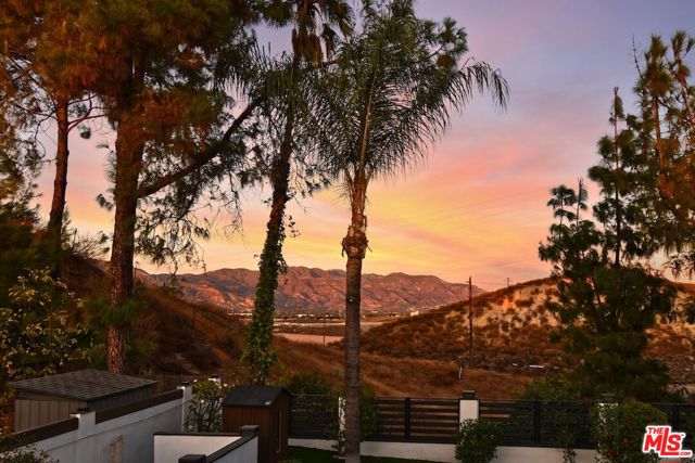 12112 Woodley Avenue, Granada Hills CA: https://media.crmls.org/mediaz/7573c6a6-5236-4e93-84a1-f7e5560b322c.jpg