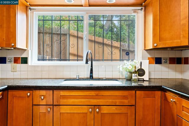 1232 E 20Th St, Oakland CA: https://media.crmls.org/mediaz/757420bc-c29b-474c-8705-4122c1aaa50e.jpg