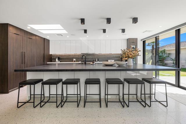 133 Columbia Drive, Rancho Mirage CA: https://media.crmls.org/mediaz/75744c88-19f0-4272-aeff-8444856795d6.jpg