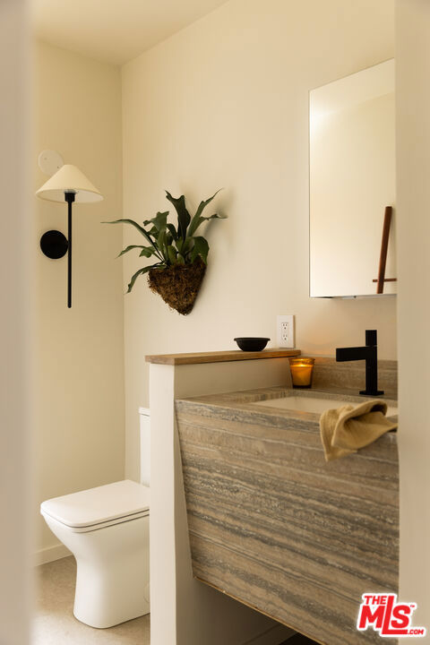710 Amador Street, Los Angeles CA: https://media.crmls.org/mediaz/75746a60-e3c2-49e4-a8e6-2b0e9a18f7c0.jpg