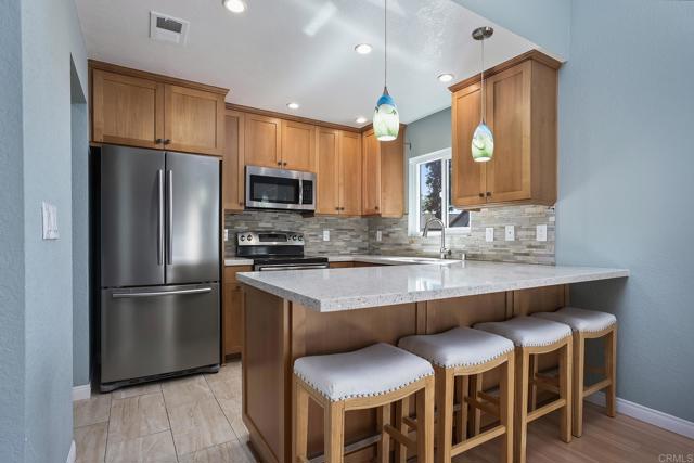 Detail Gallery Image 5 of 26 For 11337 Avenida De Los Lobos #C,  San Diego,  CA 92127 - 2 Beds | 2 Baths