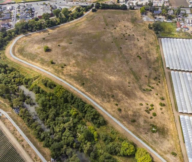 30 Riverside Road, Watsonville CA: https://media.crmls.org/mediaz/7575075c-31ae-4e4b-831d-8eaf97dbf074.jpg