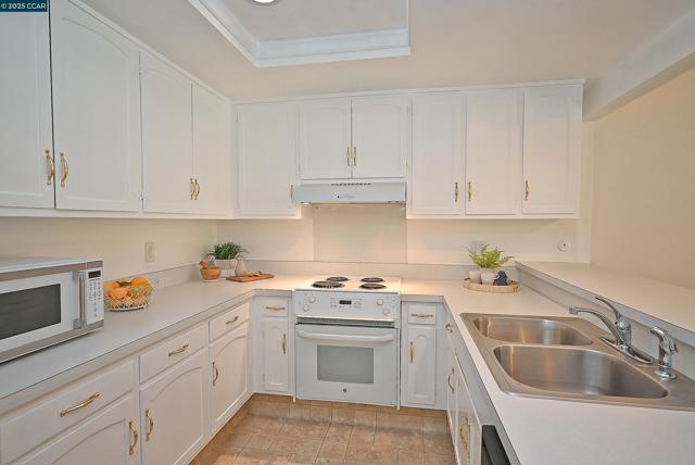 1316 Rockledge Ln, Walnut Creek CA: https://media.crmls.org/mediaz/75762426-b3c2-4407-adff-186a4280f2b7.jpg
