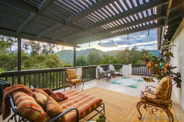 1935 Vista De La Montana, El Cajon CA: https://media.crmls.org/mediaz/7576b824-a37c-40ad-bbda-aa077a3ef428.jpg