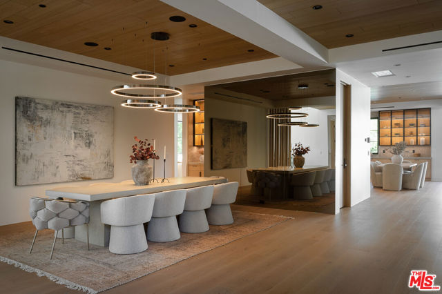 23615 Long Valley Road, Hidden Hills CA: https://media.crmls.org/mediaz/7576bad7-c3b6-4a76-b2d3-005e05e69557.jpg