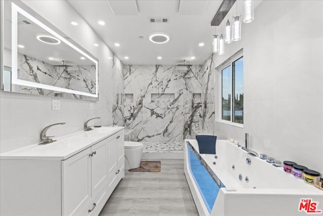 8600 Farralone Avenue, West Hills CA: https://media.crmls.org/mediaz/757742a6-8287-4e07-8f9b-f78cff669429.jpg