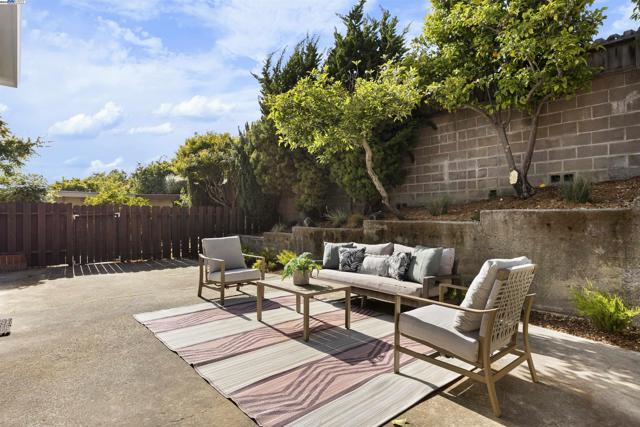 1748 Wesley Ave, El Cerrito CA: https://media.crmls.org/mediaz/75774d21-8649-4ea4-9a4e-cff5a2199d0c.jpg