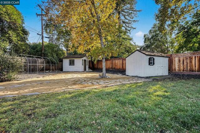 1053 Arkell Rd, Walnut Creek CA: https://media.crmls.org/mediaz/7577e6e5-8314-4b3e-a6e8-8ed78929e4ff.jpg