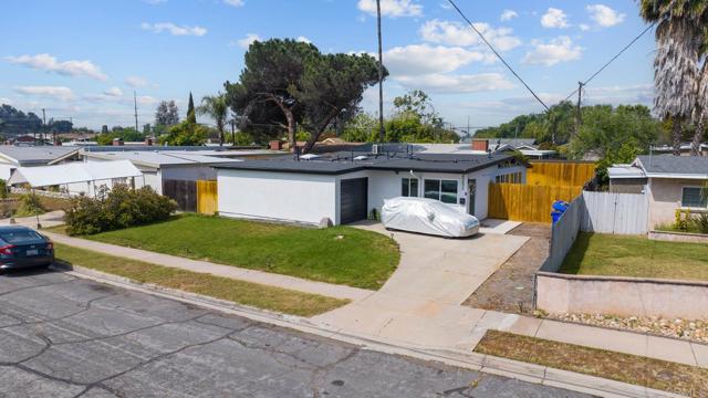 6252 Lake Albano Avenue, San Diego CA: https://media.crmls.org/mediaz/7577fc75-32aa-4399-843b-906fd9780927.jpg