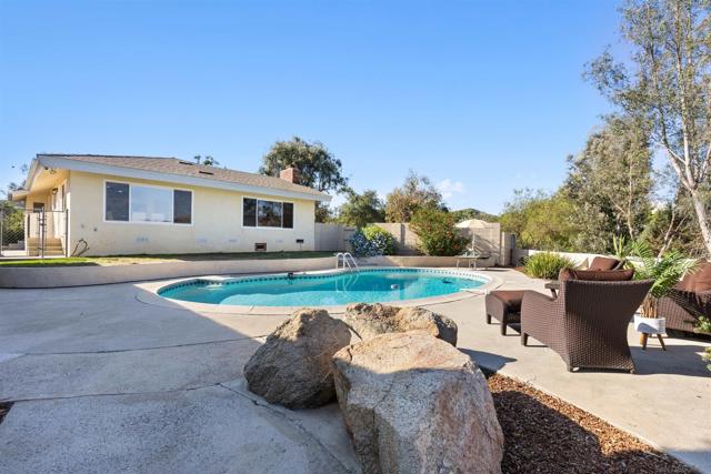 25311 Jesmond Dene Road, Escondido CA: https://media.crmls.org/mediaz/75781fa6-dcf3-412a-8610-2a63675ddee9.jpg