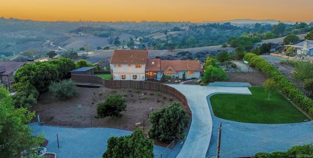 4141 Palomar Drive, Fallbrook CA: https://media.crmls.org/mediaz/757853f4-c197-47df-a3bb-714b65b8c9a2.jpg