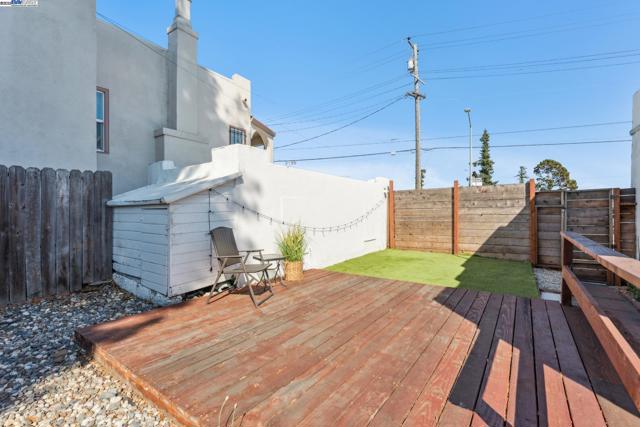 2734 Macarthur Blvd, Oakland CA: https://media.crmls.org/mediaz/757864a5-03a5-4ba5-aa90-cf24b6a21c0d.jpg