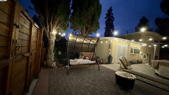 38526 Canyon Heights Drive, Fremont CA: https://media.crmls.org/mediaz/75788638-e627-4b7b-b04d-b7ec202ec7ce.jpg