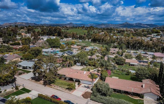 1654 Palomino Ln, Escondido CA: https://media.crmls.org/mediaz/7578991b-3f27-41e9-b0b7-e2826b7272cc.jpg
