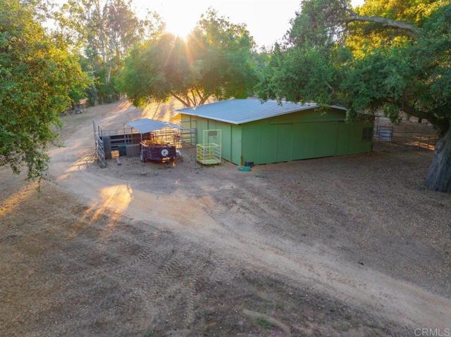 16635 Highland Valley Rd, Ramona CA: https://media.crmls.org/mediaz/7578e261-0d11-4b9f-b986-dd460d815200.jpg