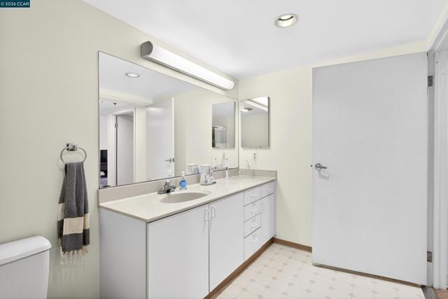 988 Franklin St, Oakland CA: https://media.crmls.org/mediaz/75797798-692f-483b-9e11-ac253c9c6d35.jpg