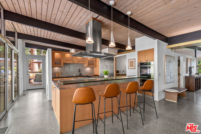 4944 Hood Drive, Woodland Hills CA: https://media.crmls.org/mediaz/7579c1f3-15b3-4dcf-a583-9fd0ff3a9ff5.jpg