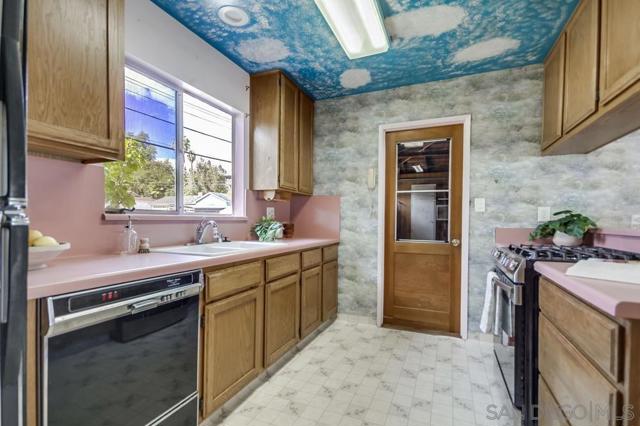 Great open concept kitchen!