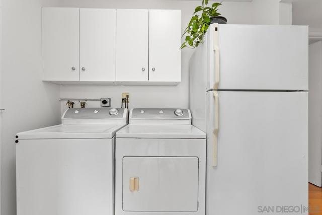 709 Sunflower St, Encinitas CA: https://media.crmls.org/mediaz/7579d18e-4b46-47e9-9b8f-9711304cfd7d.jpg