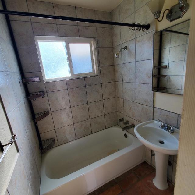 guatemala - bathroom
