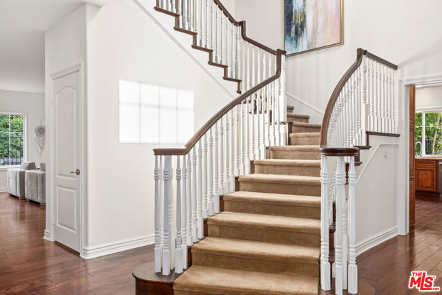 17400 Oak Creek Court, Encino CA: https://media.crmls.org/mediaz/757a6db5-b480-465d-ac4a-c2ec24a050b5.jpg