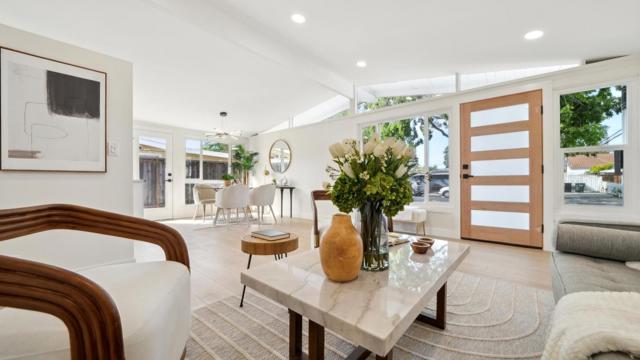 1009 Candlewood Avenue, Sunnyvale CA: https://media.crmls.org/mediaz/757a8ecc-bb33-468e-84c8-f161a9a2c813.jpg