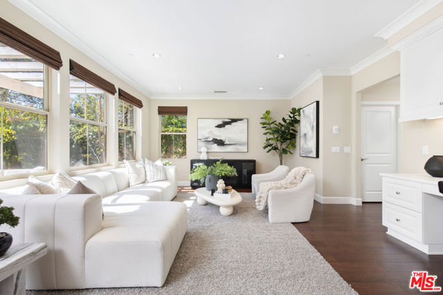 66 Rembrandt, Irvine CA: https://media.crmls.org/mediaz/757ae1ea-69a5-4273-aefa-7ce4ec666766.jpg