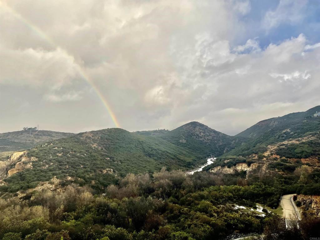 https://media.crmls.org/mediaz/757b1441-2354-4917-9eda-0a6a2bc590a3.jpg?preset=X-Large