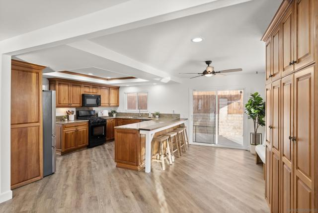 1918 Odell Cir, Vista CA: https://media.crmls.org/mediaz/757b426f-ea90-40d8-8430-711a948d4aed.jpg