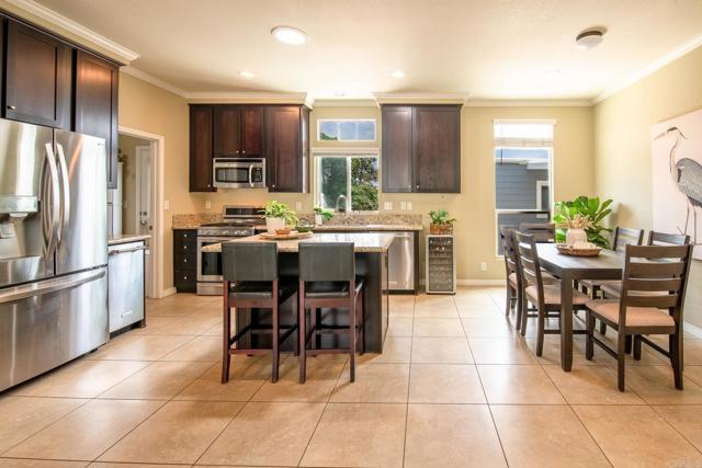 6508 Friendly Place, Carlsbad CA: https://media.crmls.org/mediaz/757b4c6a-4e12-4383-9c49-a90cd719417d.jpg