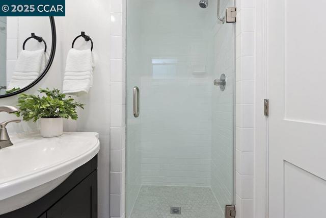 180 Ivy Drive, Orinda CA: https://media.crmls.org/mediaz/757b638d-2d52-4ba7-b748-63d6a73c66c5.jpg