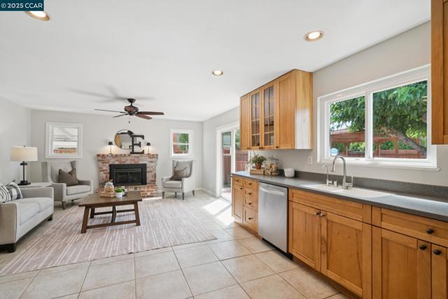 1786 Klier Drive, Concord CA: https://media.crmls.org/mediaz/757b8529-a600-4735-8bf0-9dc3051ec3ee.jpg