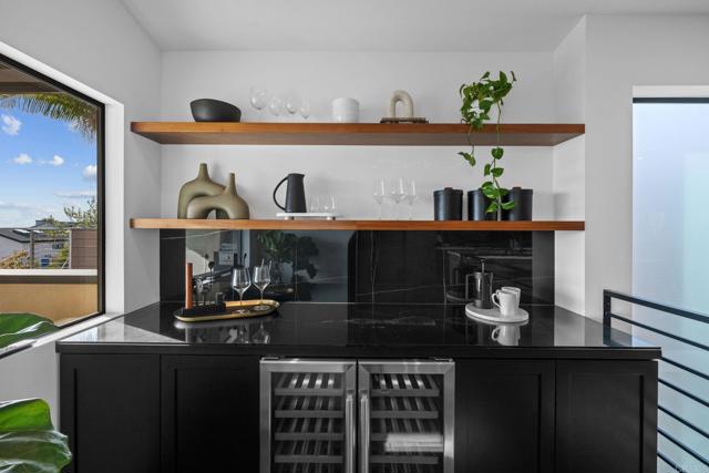 Detail Gallery Image 4 of 40 For 2172 Glasgow Ave, Cardiff By The Sea,  CA 92007 - 3 Beds | 3/1 Baths