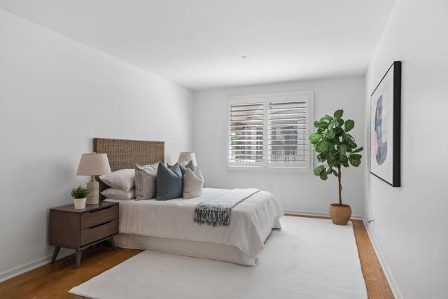 1101 1st Street, Coronado CA: https://media.crmls.org/mediaz/757bd2eb-748f-4a01-b753-a929f40aa4b4.jpg