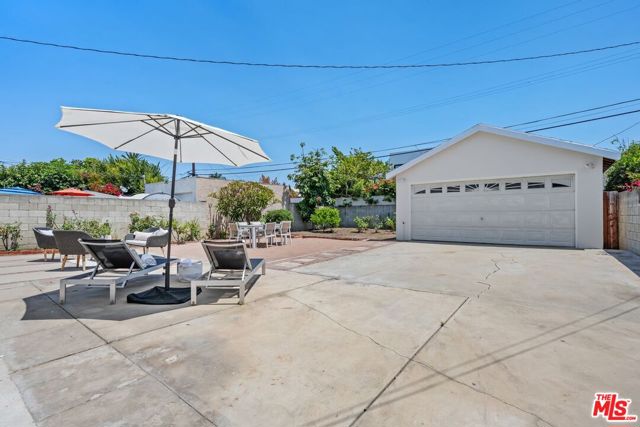 3588 Helms Avenue, Culver City CA: https://media.crmls.org/mediaz/757c1acb-b04a-4f6c-a54e-de7980ae7c1c.jpg