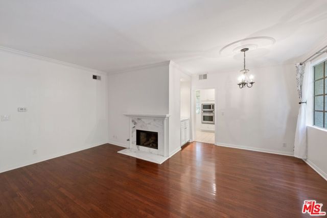 1375 Kelton Avenue, Los Angeles CA: https://media.crmls.org/mediaz/757c4e55-136b-415f-95d0-c4df13265d7e.jpg