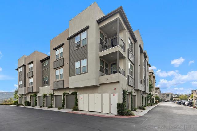 1400 Lasso Way, Rancho Mission Viejo CA: https://media.crmls.org/mediaz/757c9170-89bf-49bf-a1c9-ec999c411bab.jpg