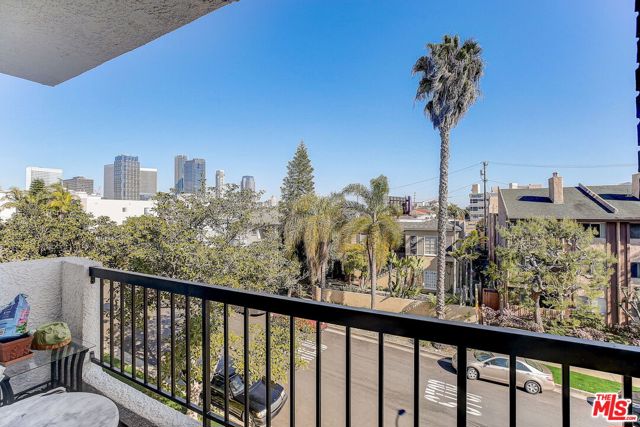 Image 3 for 10475 Eastborne Ave #204, Los Angeles, CA 90024