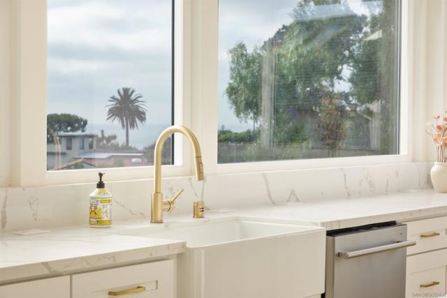4328 Piedmont Dr, San Diego CA: https://media.crmls.org/mediaz/757d721f-0243-4357-8927-06044f7fb286.jpg