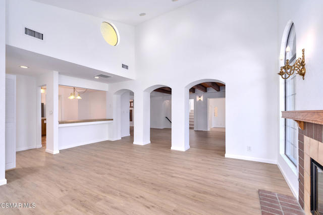 751 Wildwood Avenue, Thousand Oaks CA: https://media.crmls.org/mediaz/757d7266-e63b-461f-a034-c6dd905fa5a1.jpg