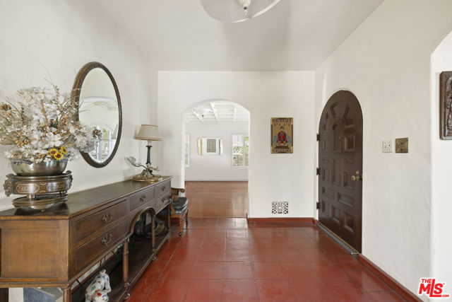 313 S Peck Drive, Beverly Hills CA: https://media.crmls.org/mediaz/757d87de-fe22-499e-8d96-570f9451b169.jpg
