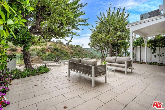 Drew Fenton | 2205 Canyonback Road Los Angeles CA | MLS: 7423951