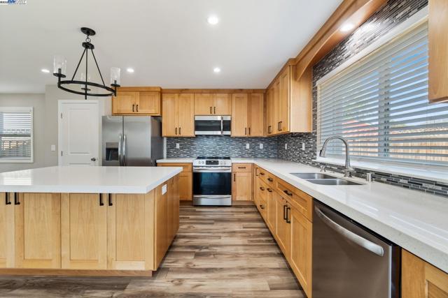 4643 sloan, Fremont CA: https://media.crmls.org/mediaz/757dcc67-a8b0-48a7-8b1f-021a6bf6241a.jpg