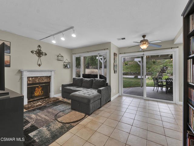 13100 View Mesa Street, Moorpark CA: https://media.crmls.org/mediaz/757e886d-bf71-40b3-927c-f9b9264e3685.jpg